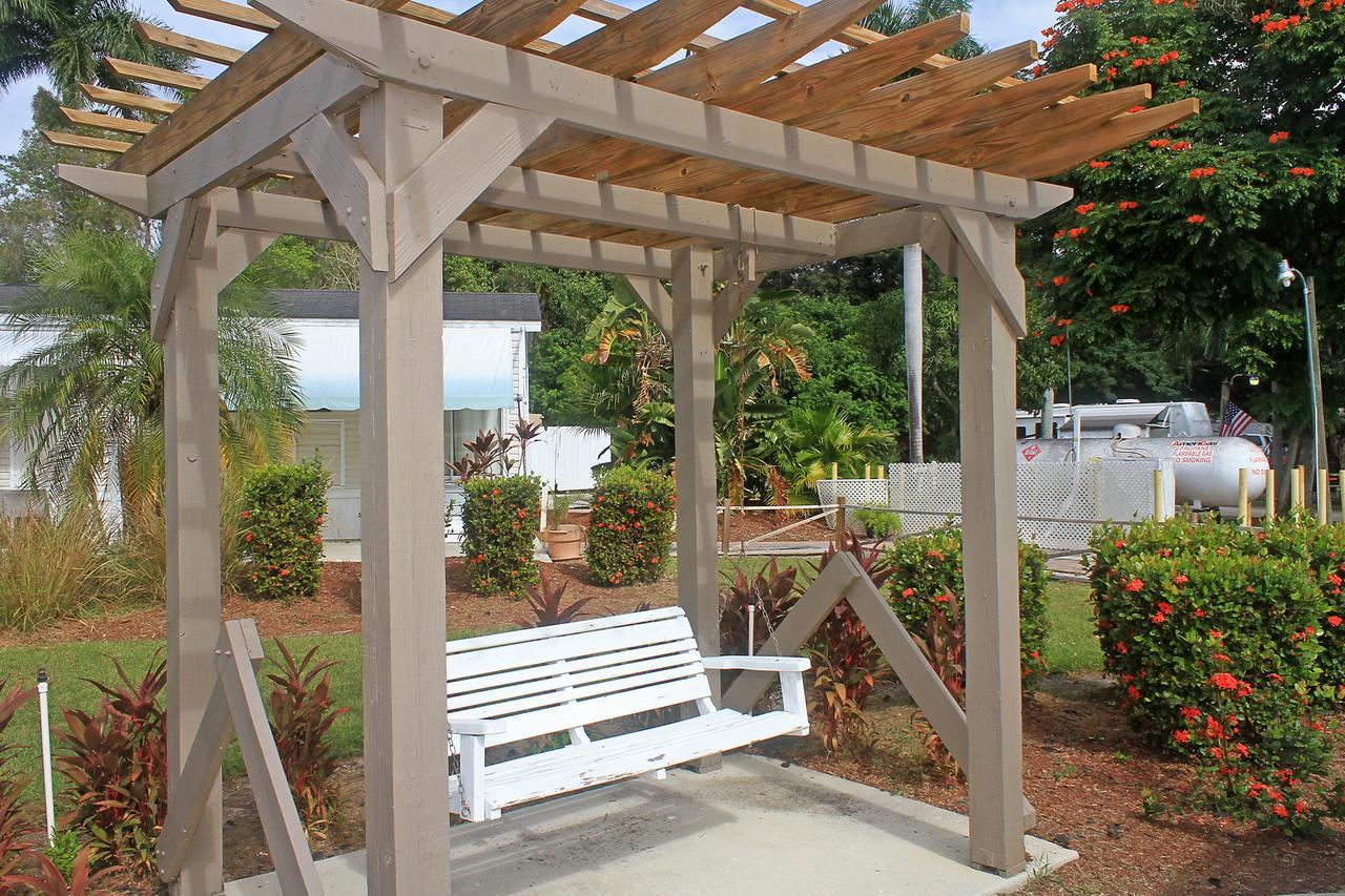Fort Myers Beach Resort Two-Bedroom Park Model 4 Harlem Heights Eksteriør billede